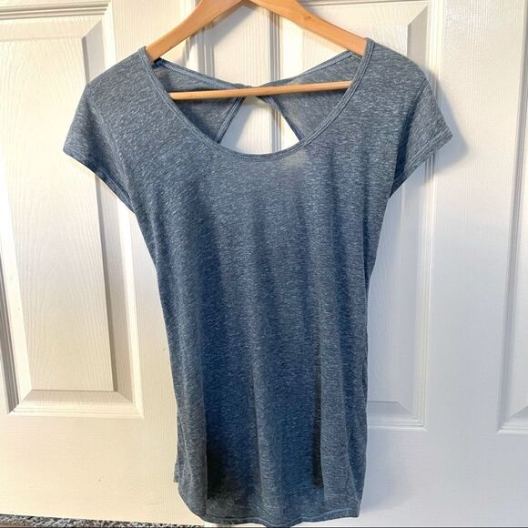Om Girl blue short sleeved top with open back - Picture 4 of 8